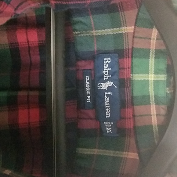 Ralph Lauren Button Down. Classic Fit - Picture 2 of 3